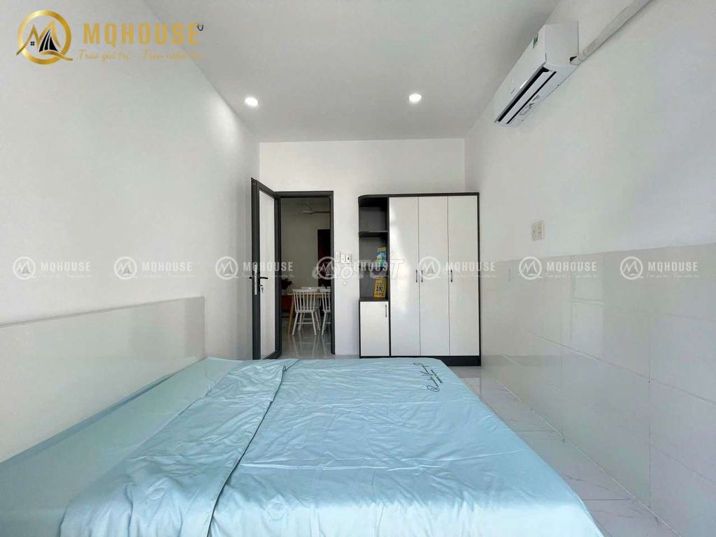 Two public wash-rooms, right at Trường Chinh 7 good.