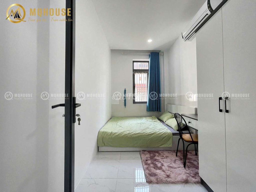Two public wash-rooms, right at Trường Chinh 7 good.