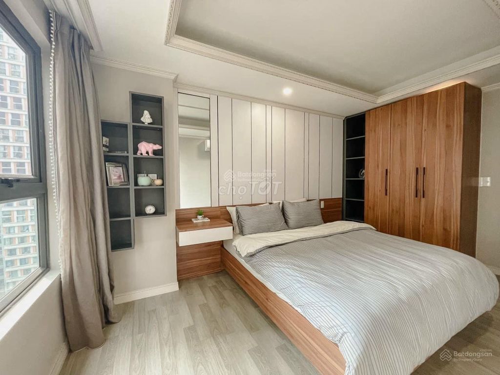 Three Homyland riverside apartments. It's worth 16 million a month. (3) Bedrooms, 2 toilets, enough furniture.
