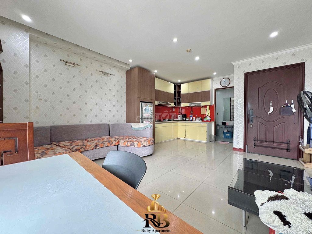Rent North Pacific apartment. A ballcony view housemark is 56 meters wide.