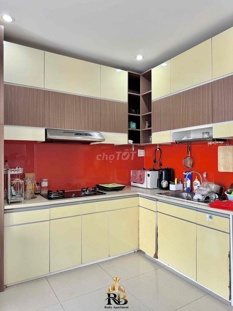 Rent North Pacific apartment. A ballcony view housemark is 56 meters wide.