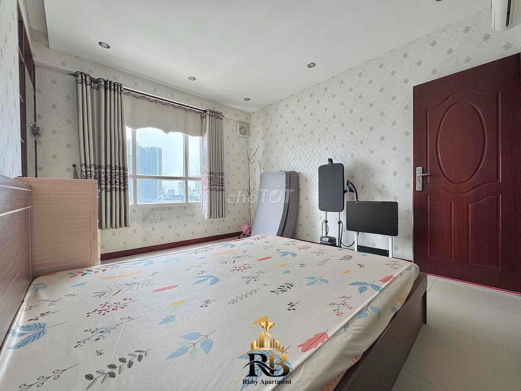 Rent North Pacific apartment. A ballcony view housemark is 56 meters wide.