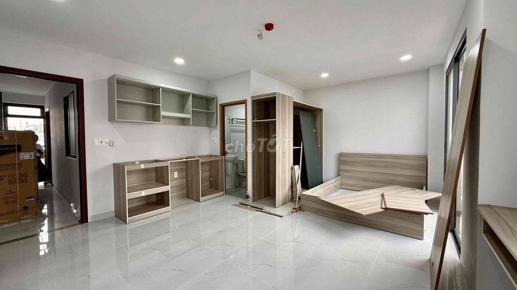 Tell Zhang that his new apartment is 40 meters away from Phú Nhuận Park.
