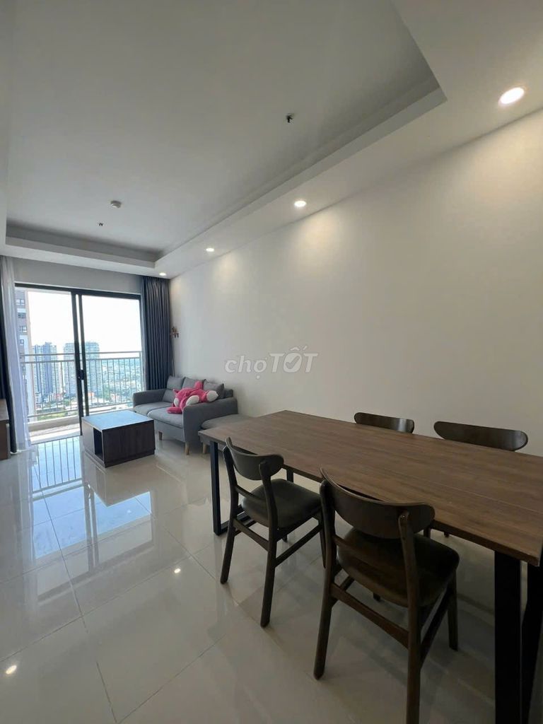 District 7 riverside rented two bedrooms with air conditioning, hot water, curtains,