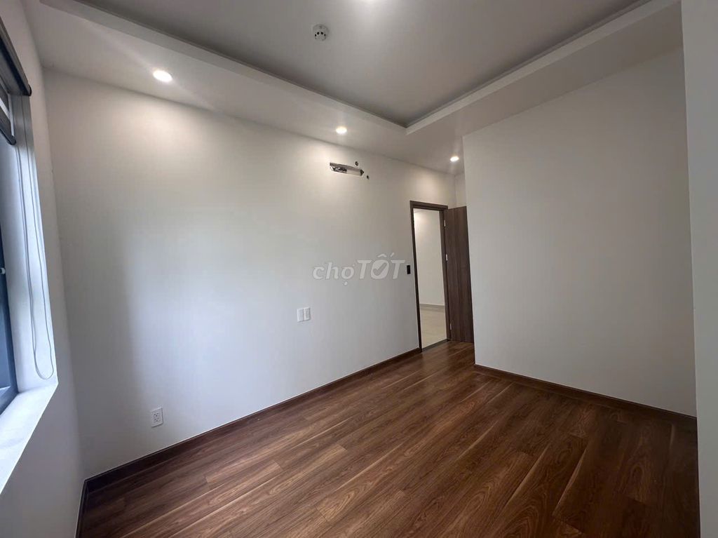 District 7 riverside rented two bedrooms with air conditioning, hot water, curtains,