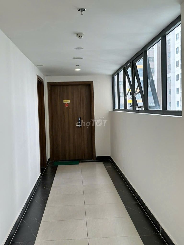 District 7 riverside rented two bedrooms with air conditioning, hot water, curtains,