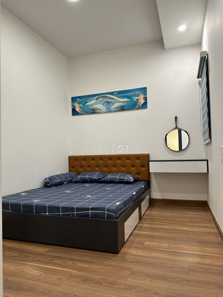 District 7 riverside rented two bedrooms with air conditioning, hot water, curtains,