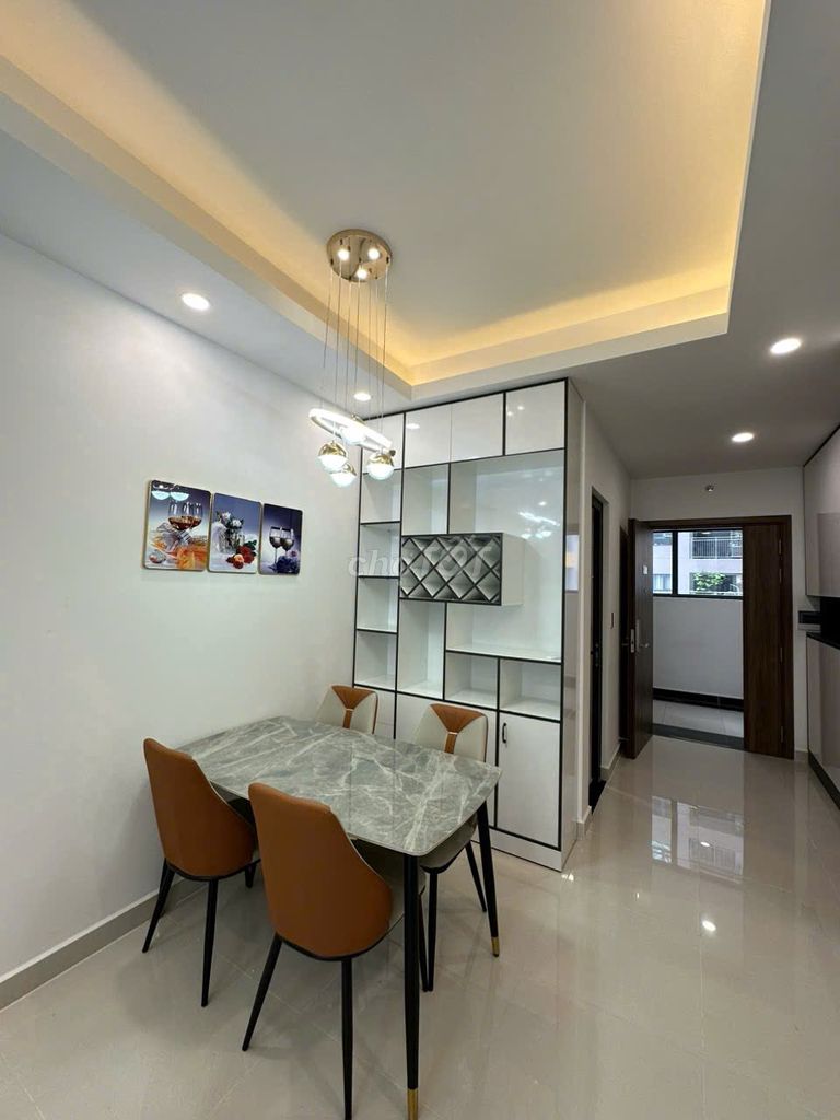 District 7 riverside rented two bedrooms with air conditioning, hot water, curtains,