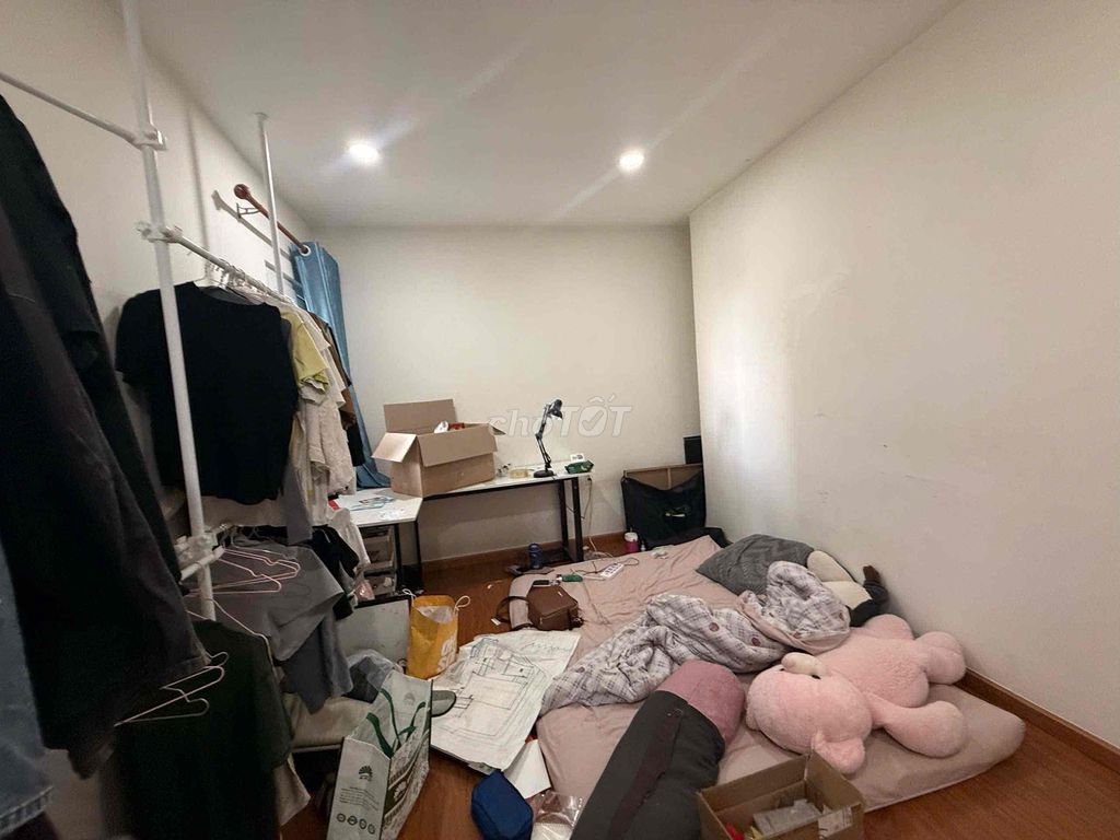 Two cheap bedrooms.