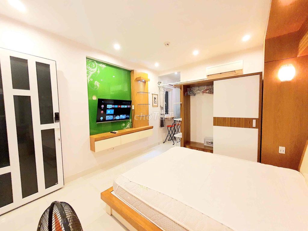 One bedroom.