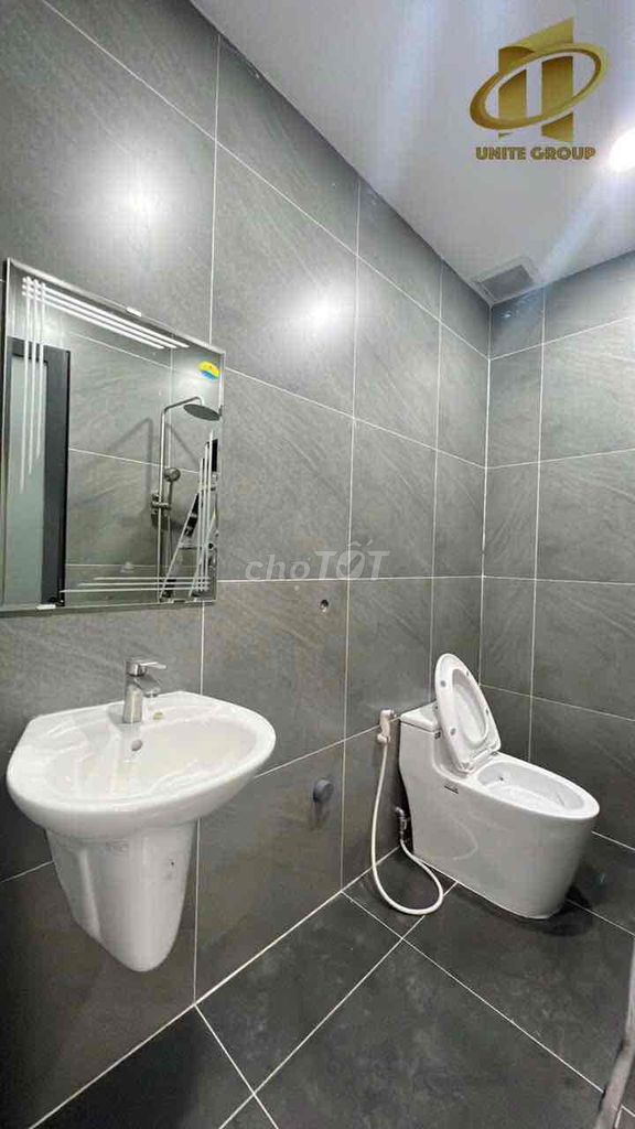 Rent the service room. A balcony bedroom. Full comfort.