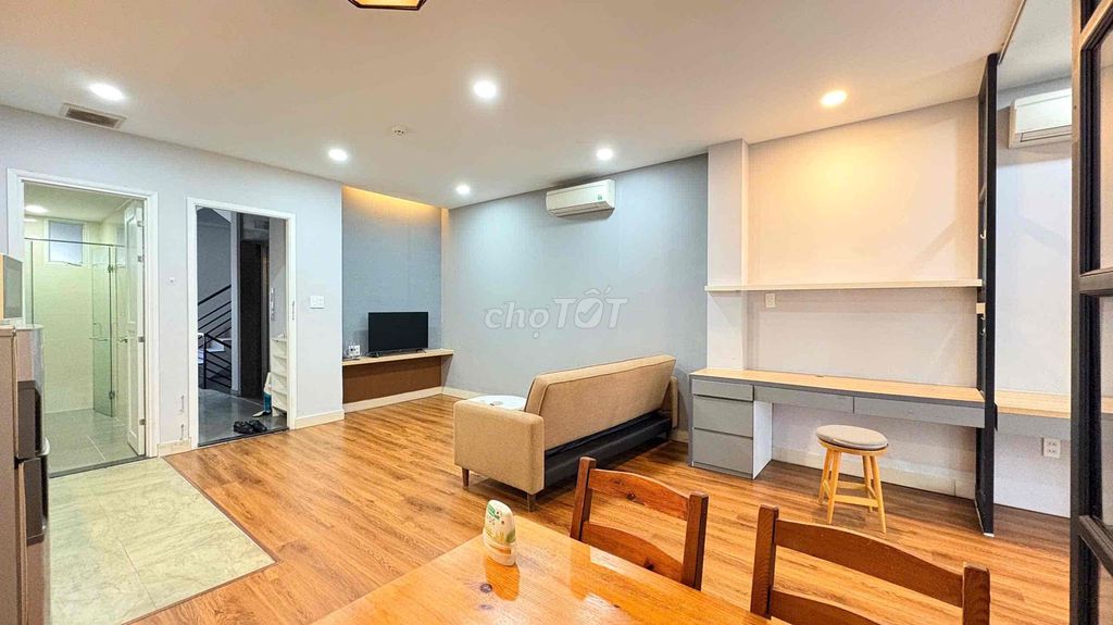 Go settle down to the apartment. One bedroom, 50 meters.