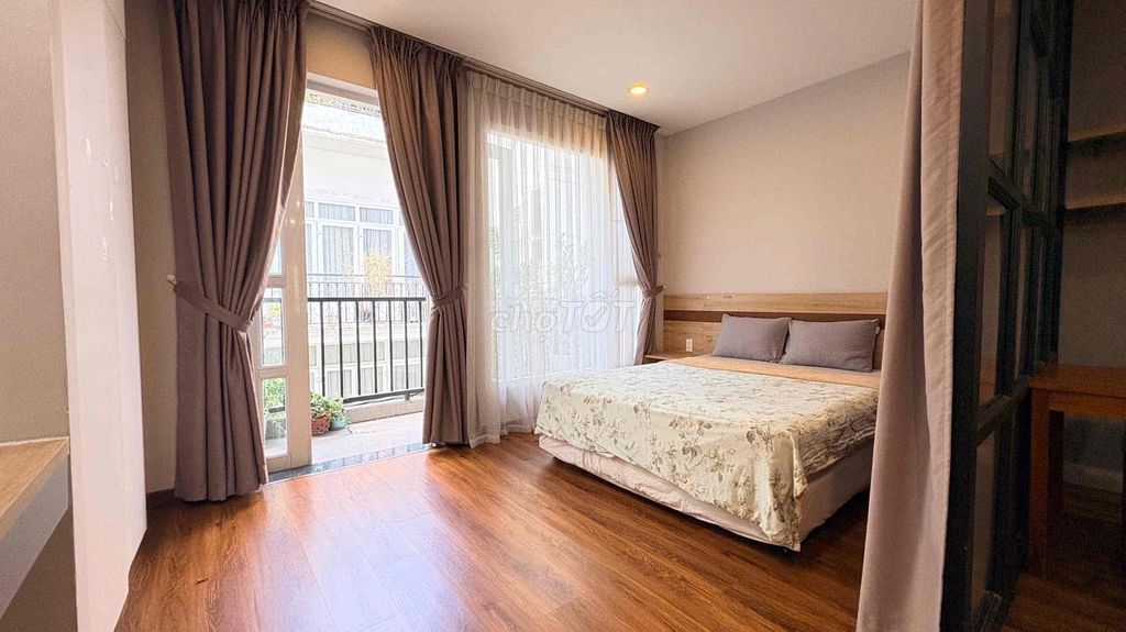 Go settle down to the apartment. One bedroom, 50 meters.