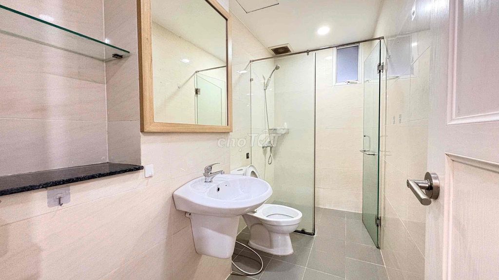Go settle down to the apartment. One bedroom, 50 meters.