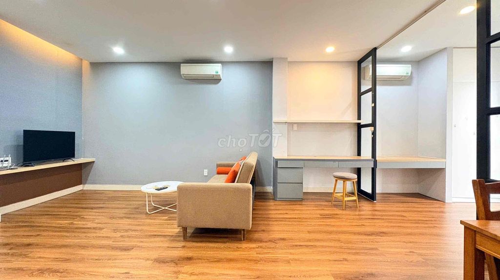 Go settle down to the apartment. One bedroom, 50 meters.