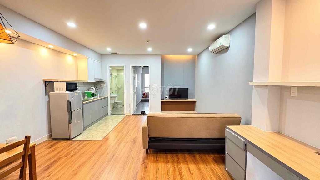 Go settle down to the apartment. One bedroom, 50 meters.