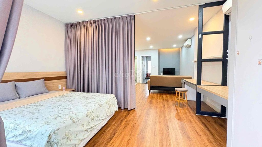 Go settle down to the apartment. One bedroom, 50 meters.