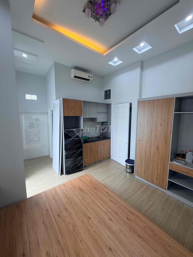The balcony apartment is 40 meters new 100 percent private washing elevator.