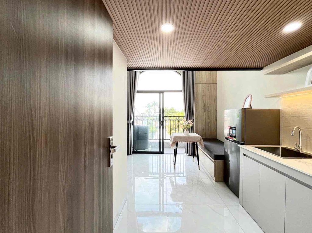 The new Dumex is 100% Nguyễn Hữu Cảnh near Blue Bank, heading for District 1.