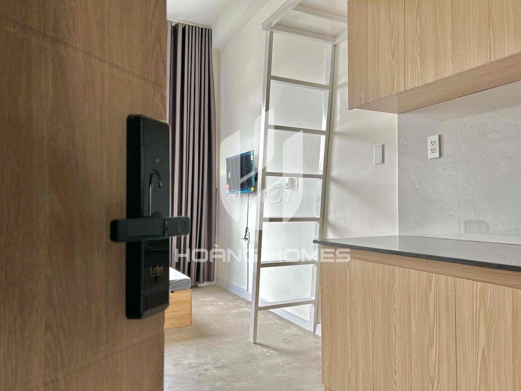 Room 5.9 million-- free car-- off the grid!