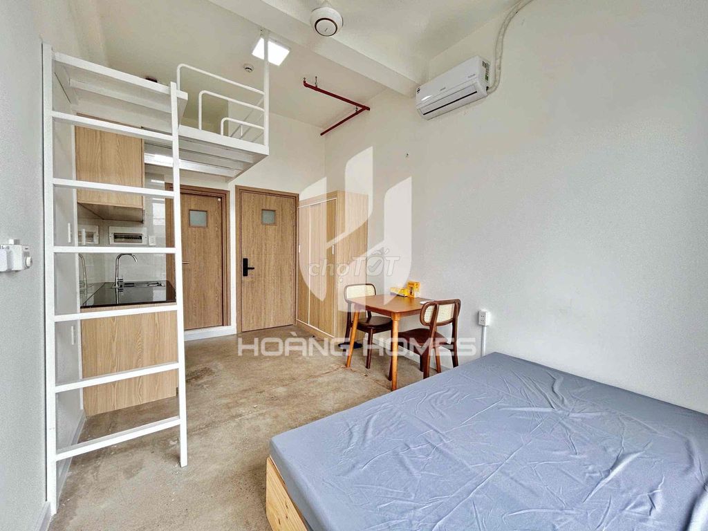 Room 5.9 million-- free car-- off the grid!