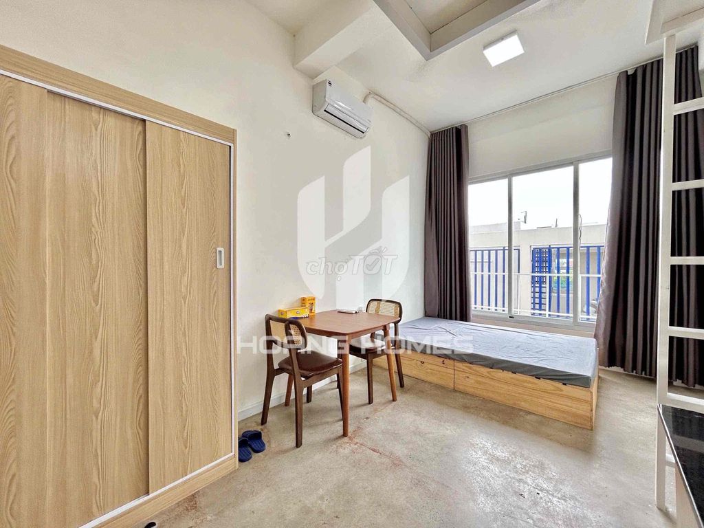 Room 5.9 million-- free car-- off the grid!