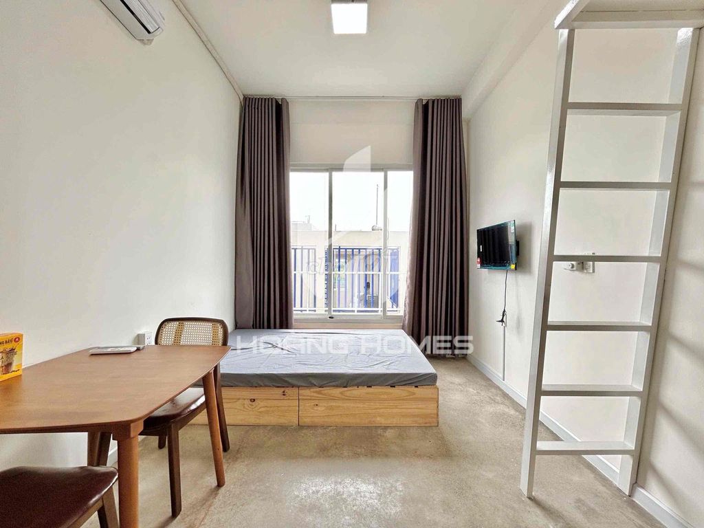 Room 5.9 million-- free car-- off the grid!