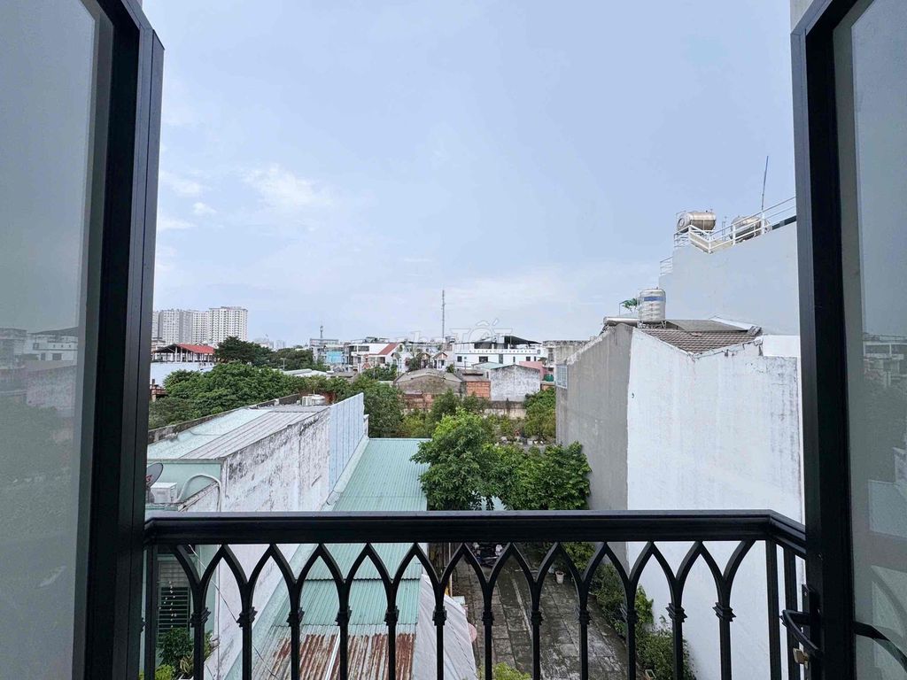 The balcony studio at the top of the bridge knocking at medical university