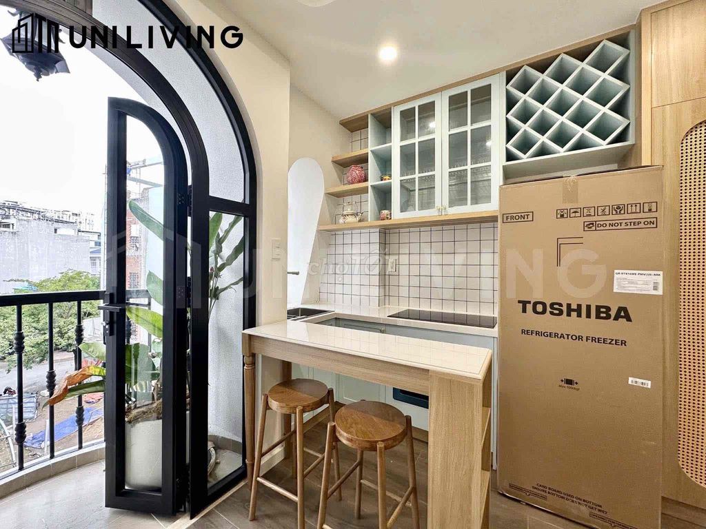 The beautiful luxry balcony apartment is right on the front of the road