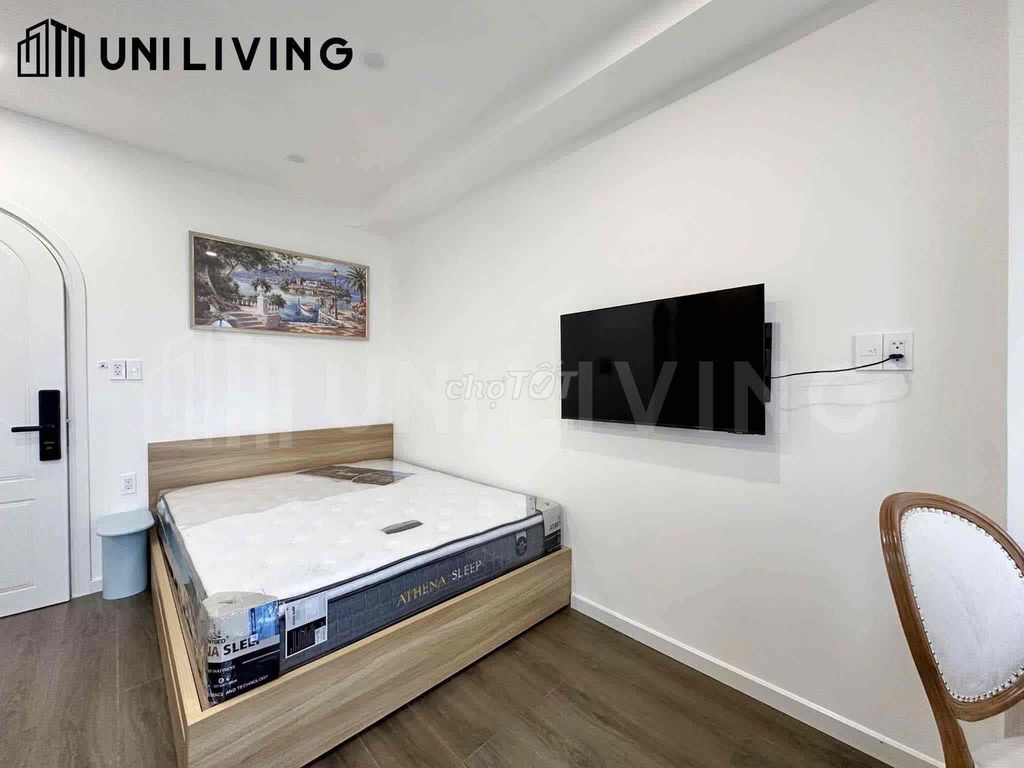 The beautiful luxry balcony apartment is right on the front of the road