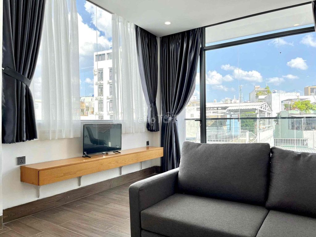 The balconies are filled with furniture near the lake of the new market turtle district 3