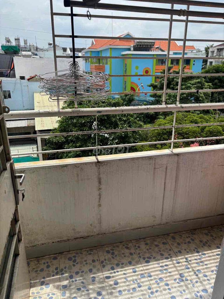 The whole place is 60 meters. Two bedrooms. One bathroom.