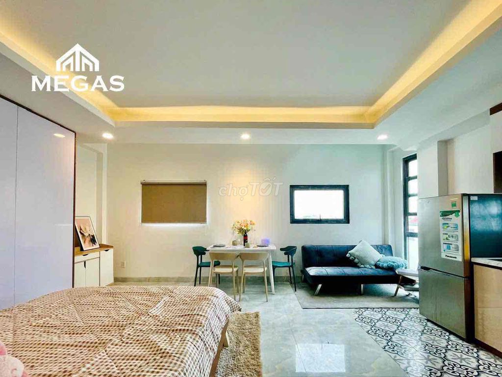 empty a large balcony_full interior immediately Nguyễn Ảnh Thủ sign