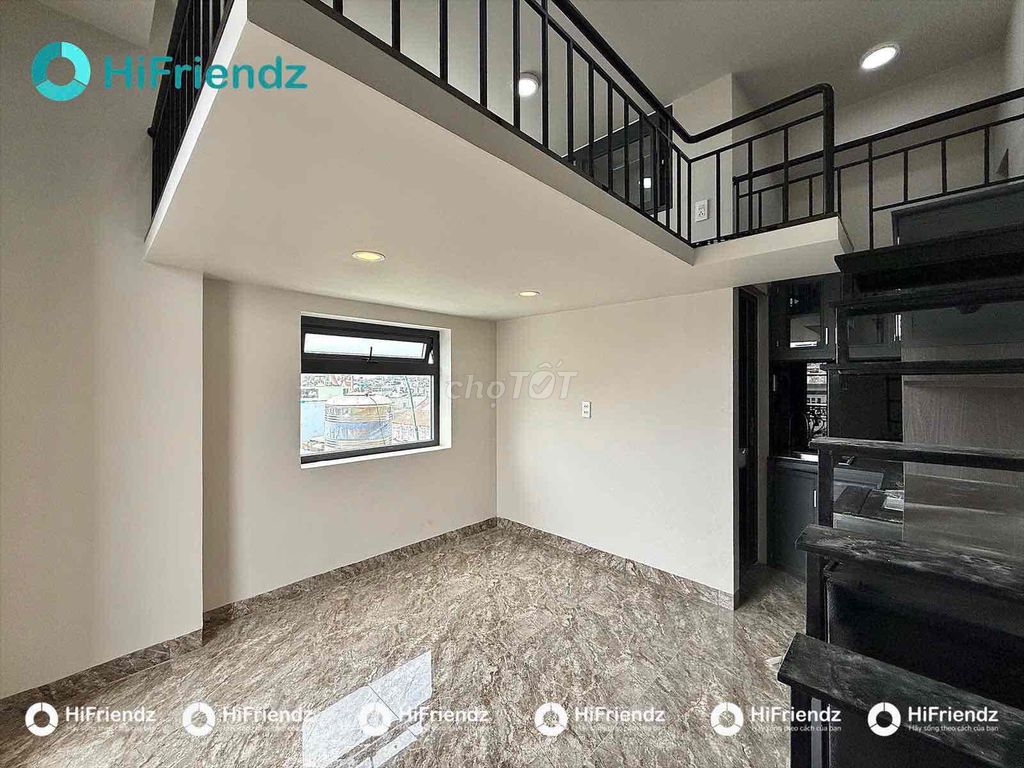 The opening of the new house next to Emart is a super-price right in the middle.