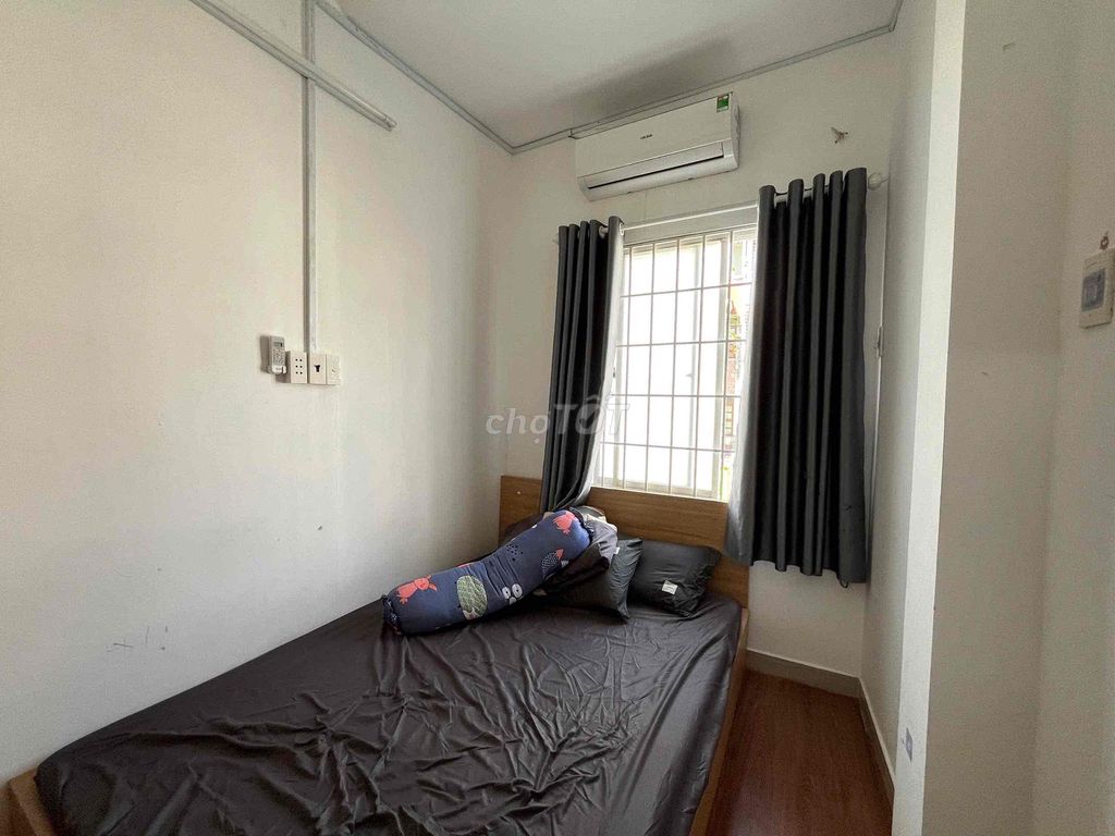 Get out of here! Two large windows' bedrooms full of furniture in the middle of nowhere!