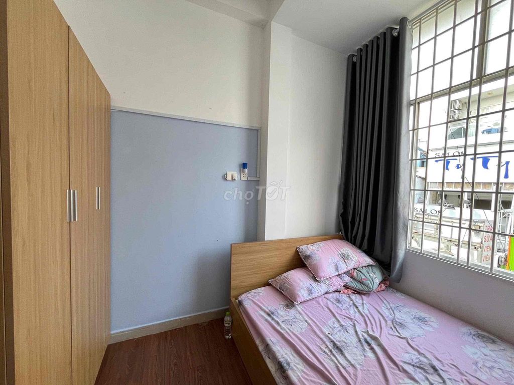 Get out of here! Two large windows' bedrooms full of furniture in the middle of nowhere!