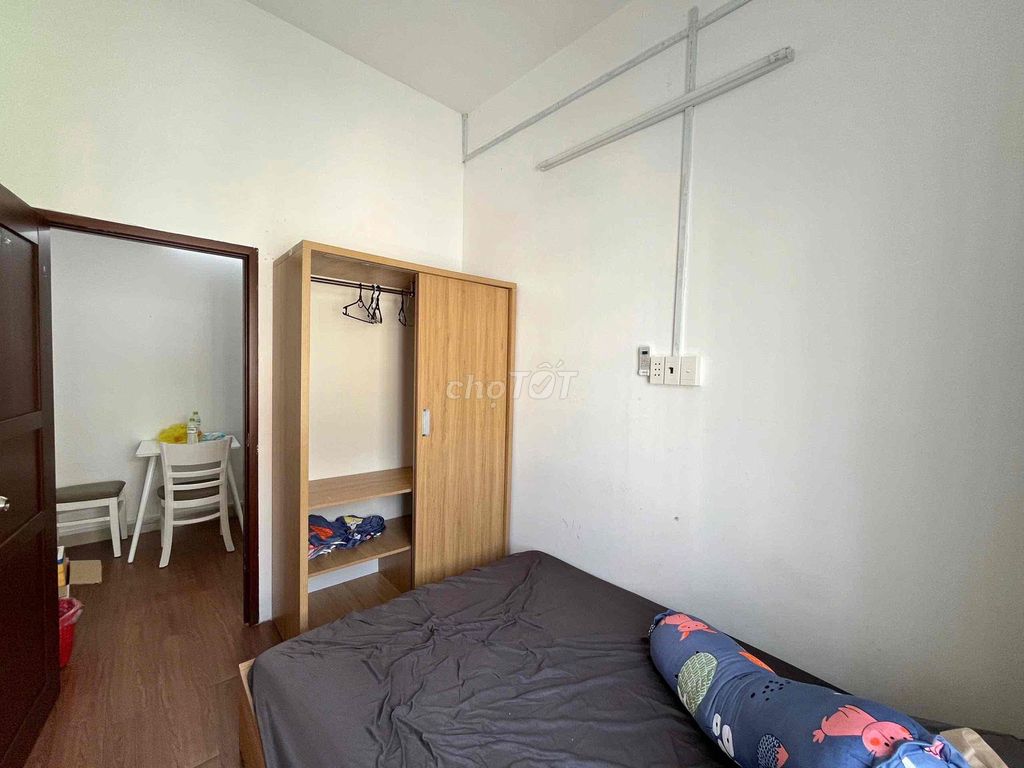 Get out of here! Two large windows' bedrooms full of furniture in the middle of nowhere!