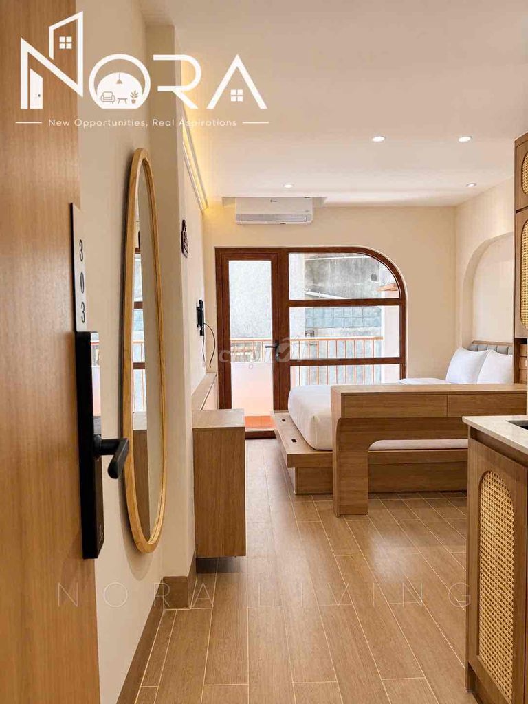 High-end apartment. A balcony bedroom right on the ground. Hoàng Văn Thụ Park.