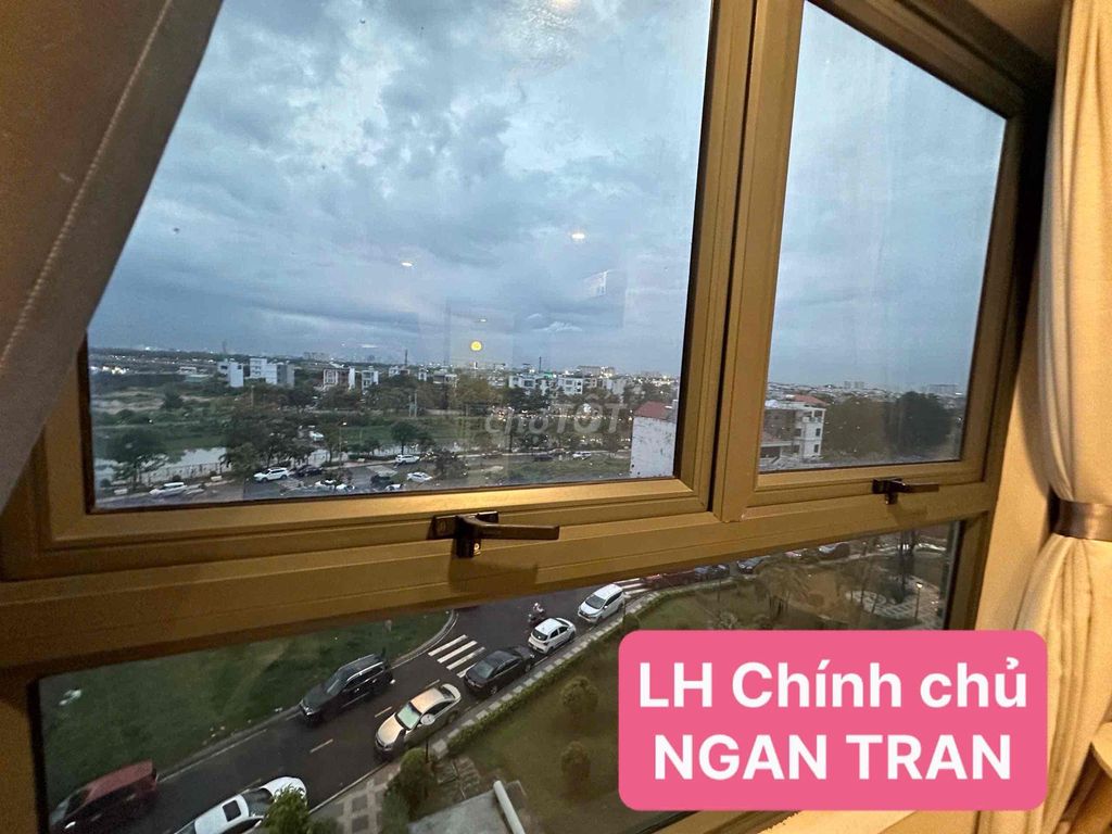 It's the owner who rents two bedrooms, two bathrooms, View of the Full House.