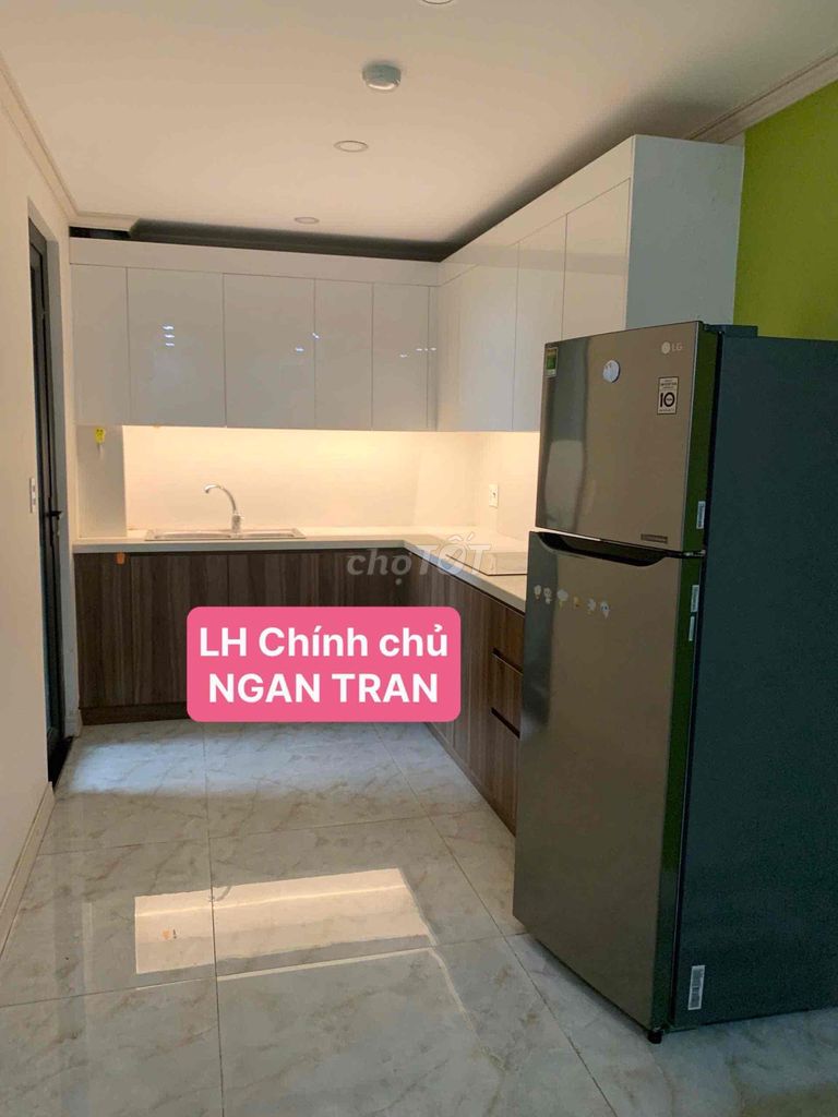 It's the owner who rents two bedrooms, two bathrooms, View of the Full House.