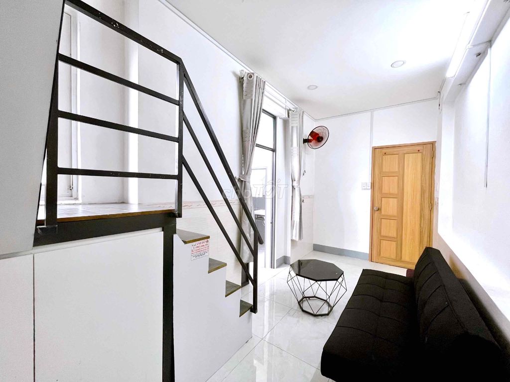 The big balconies separate the kitchen