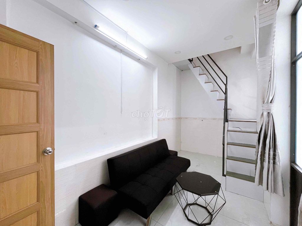 The big balconies separate the kitchen