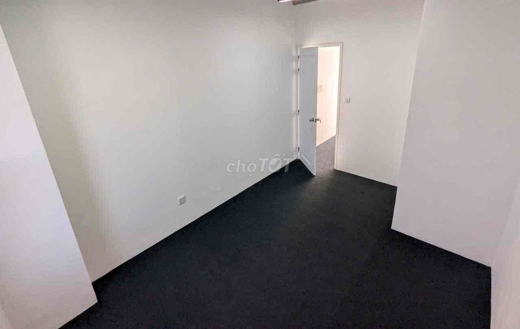 Hotel 2.5 million. - Ready the air conditioner.