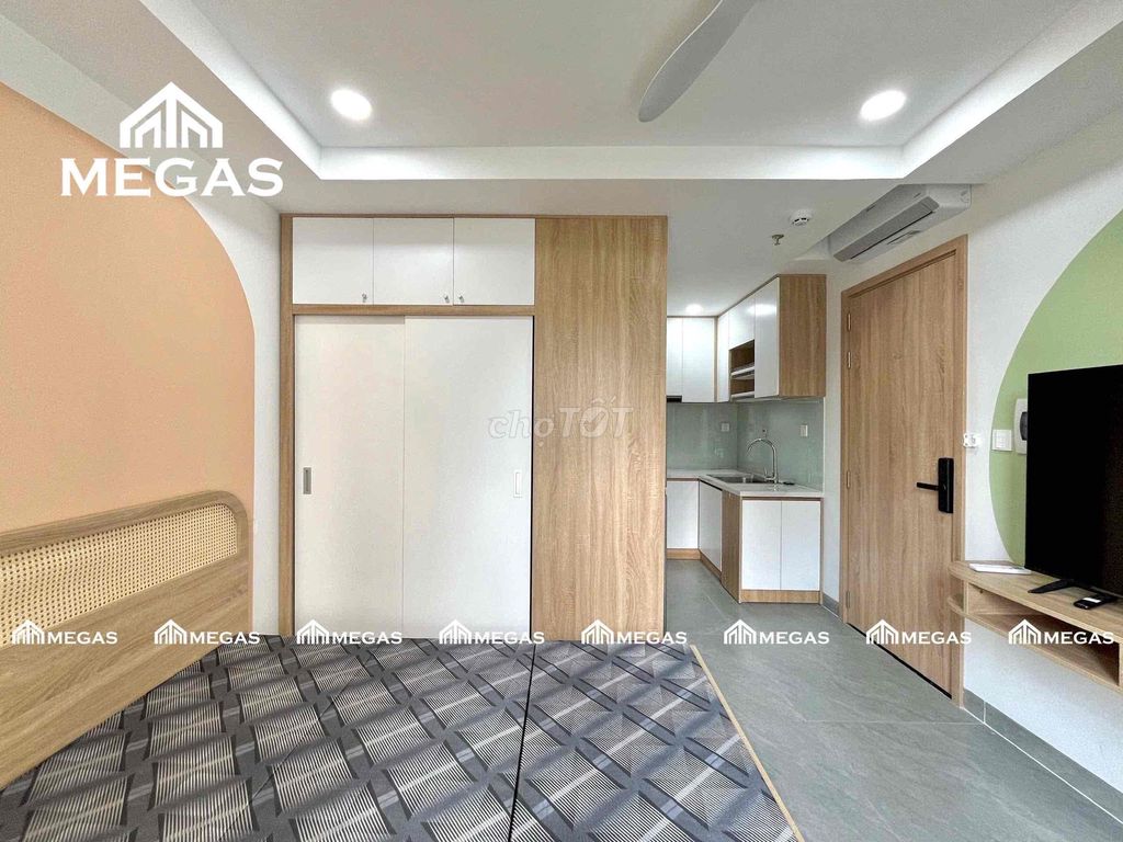 The Studio High School House - Full Endill elevators - Near Tomorrow