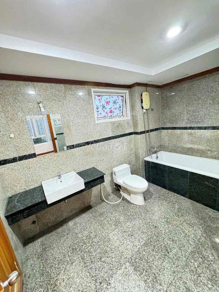 Phú Hoàng Anh Master Room Full toilet interior