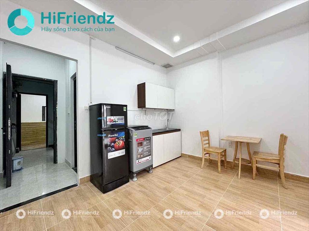 A two-room super cheap Bình Thạnh walk-in-the-mill.