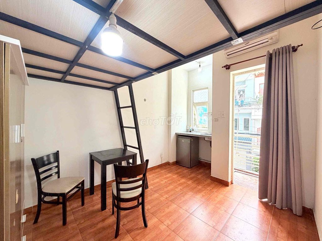Rent a balcony full interior in Tô Hiến Thành District 10