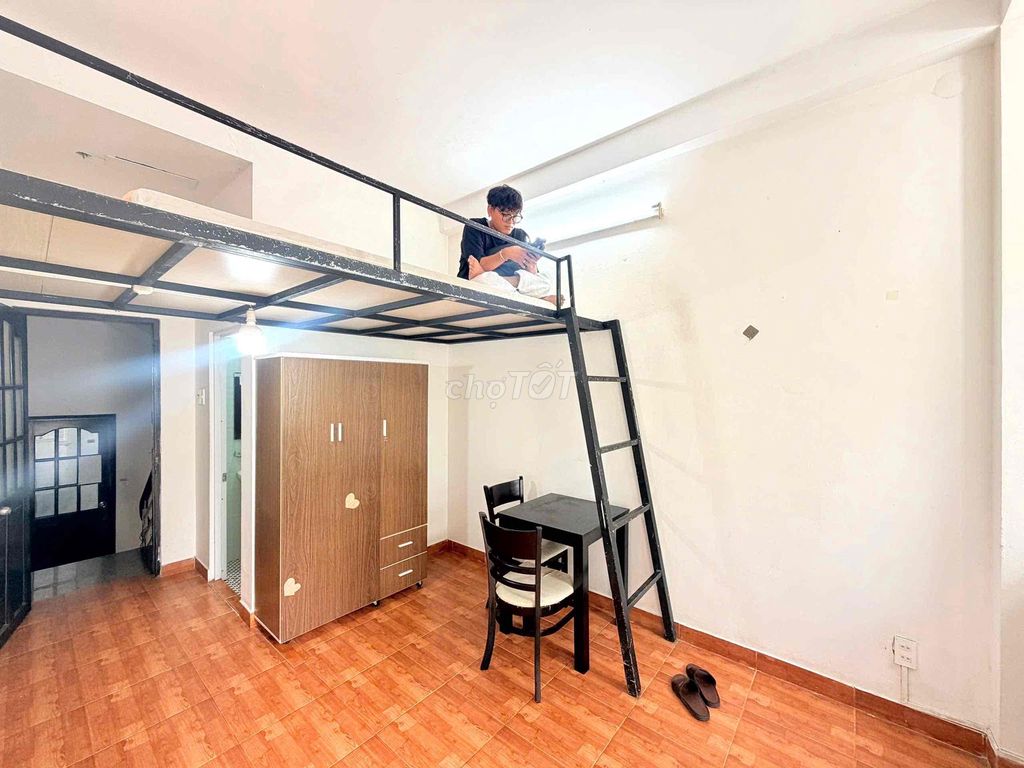 Rent a balcony full interior in Tô Hiến Thành District 10