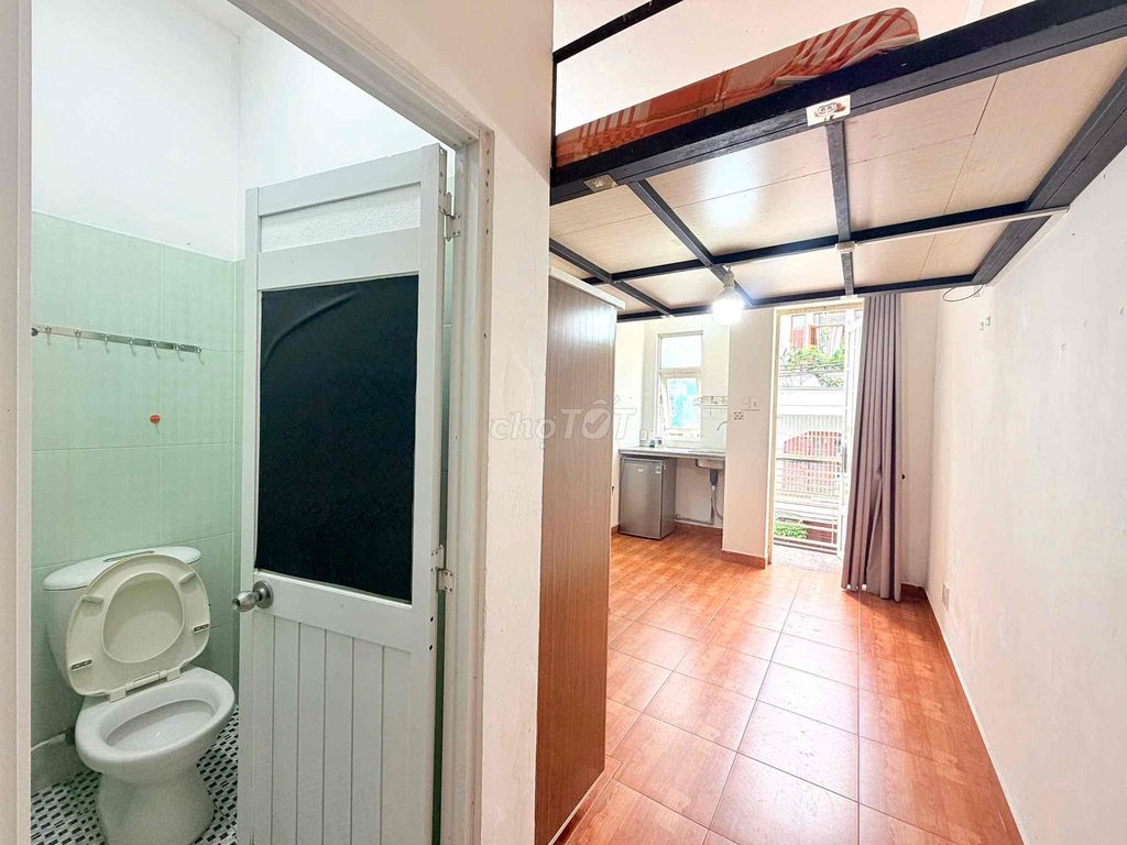 Rent a balcony full interior in Tô Hiến Thành District 10