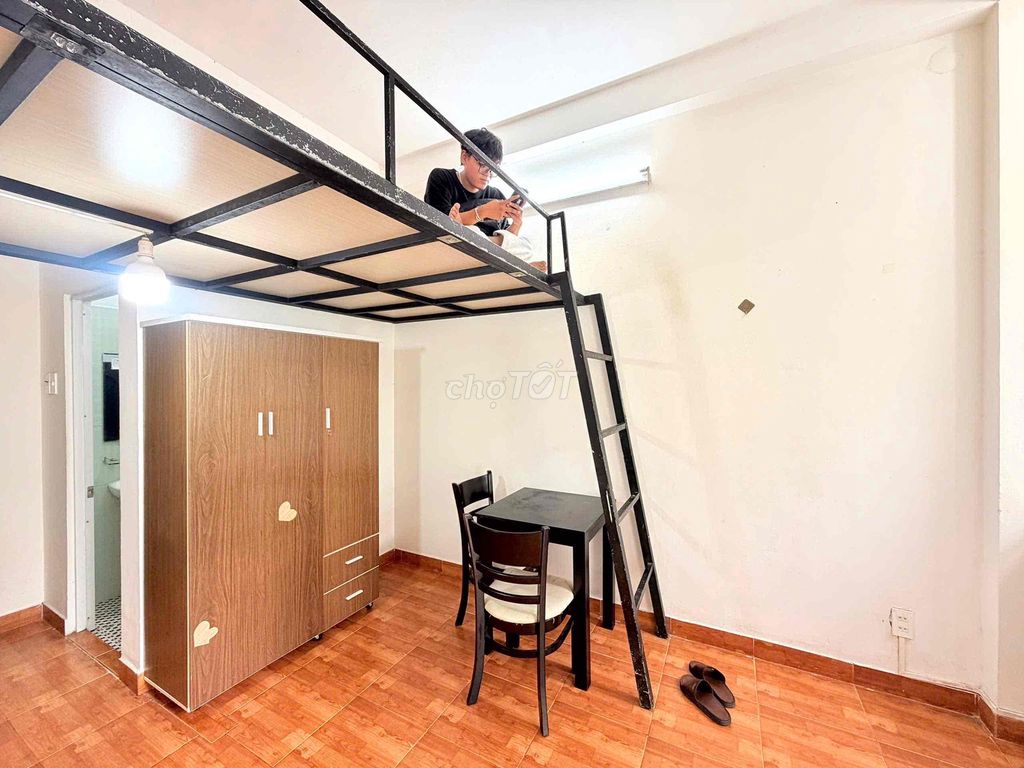 Rent a balcony full interior in Tô Hiến Thành District 10